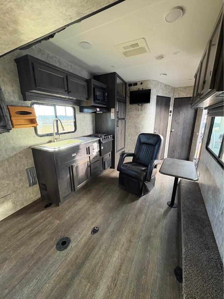 2019 Eclipse Iconic 2114SFLE