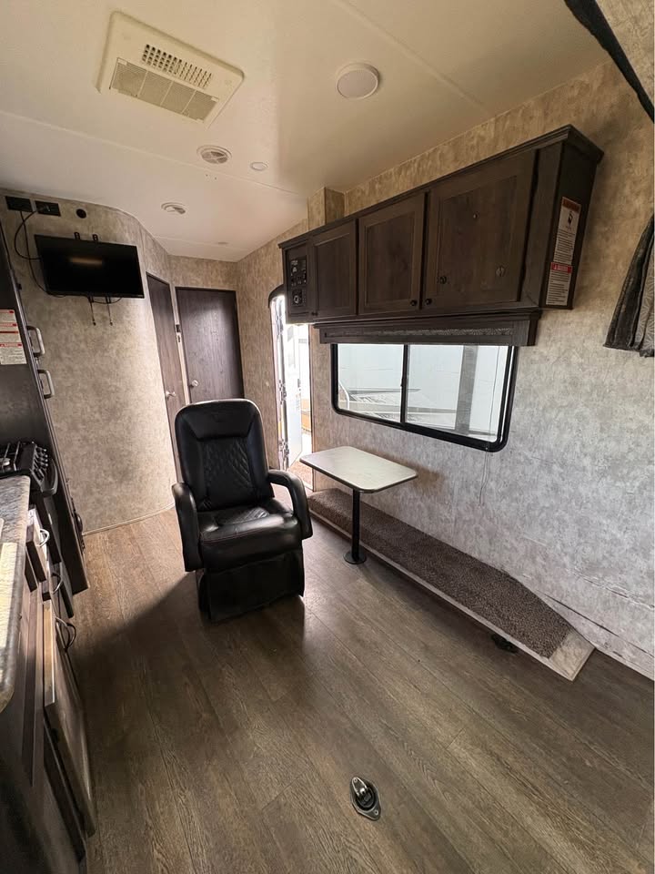 2019 Eclipse Iconic 2114SFLE
