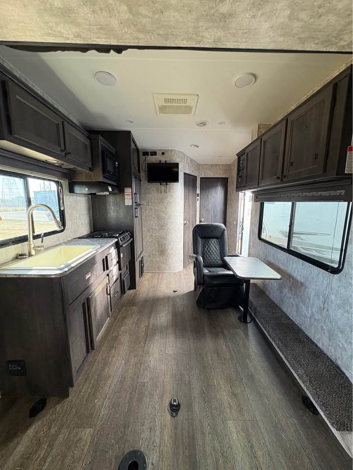 2019 Eclipse Iconic 2114SFLE
