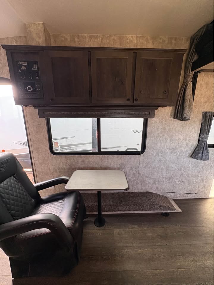2019 Eclipse Iconic 2114SFLE
